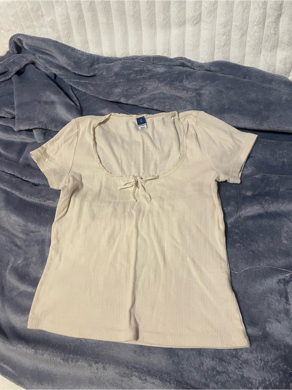 cream scoop-neck short sleeve tie top🪽